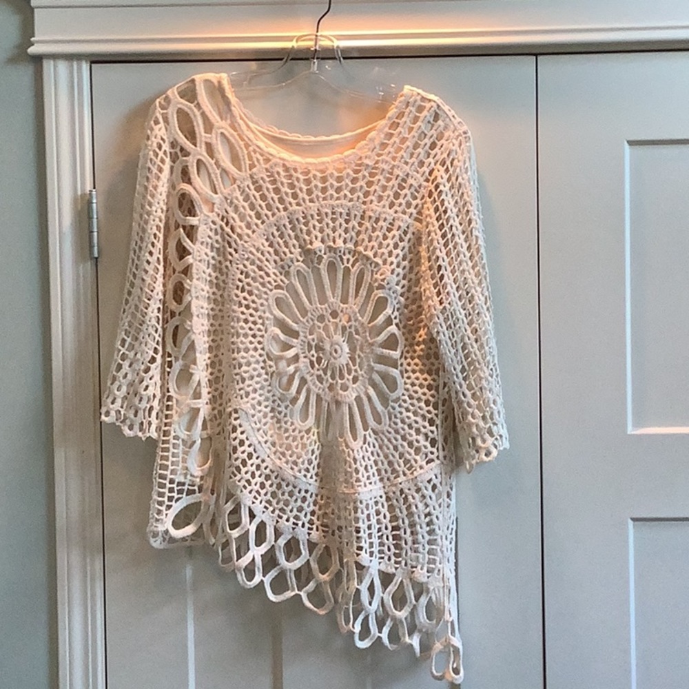 Asymmetrical Lined Crochet Cream Top Med.